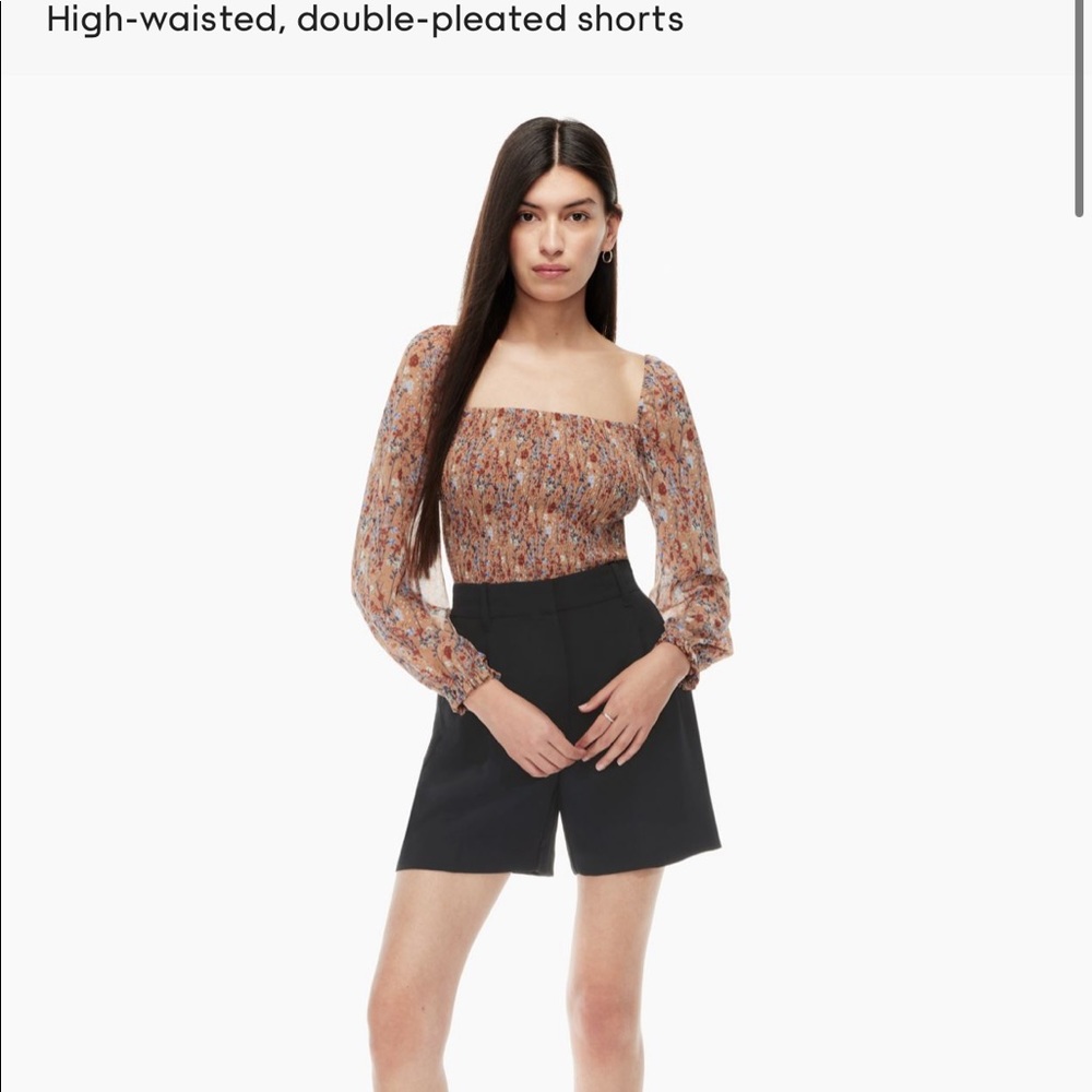 Aritzia effortless shorts 5” in black. Size 2